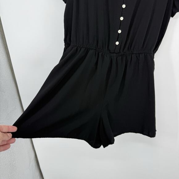 Gap Button Front Romper shorts Size Medium Black Rayon Short Sleeve V neck - Picture 4 of 10